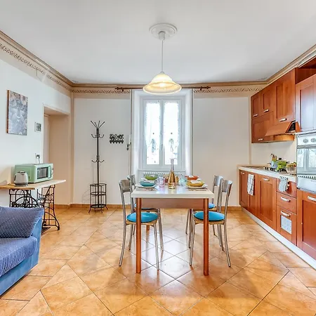 Bee Apartment: Lakeside With Outdoor Dining - Happy Apartman *
